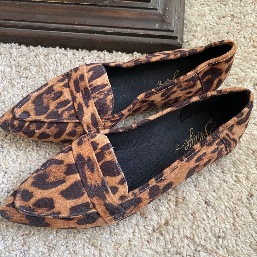 Women’s leopard flats